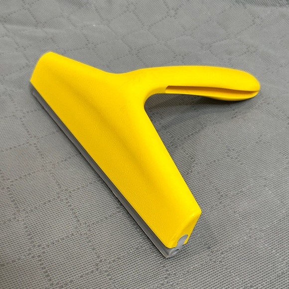 Yellow Squeegee Pet Hair Removal Quick Easy Sweeping Hand Held Squeegee - Picture 1 of 8
